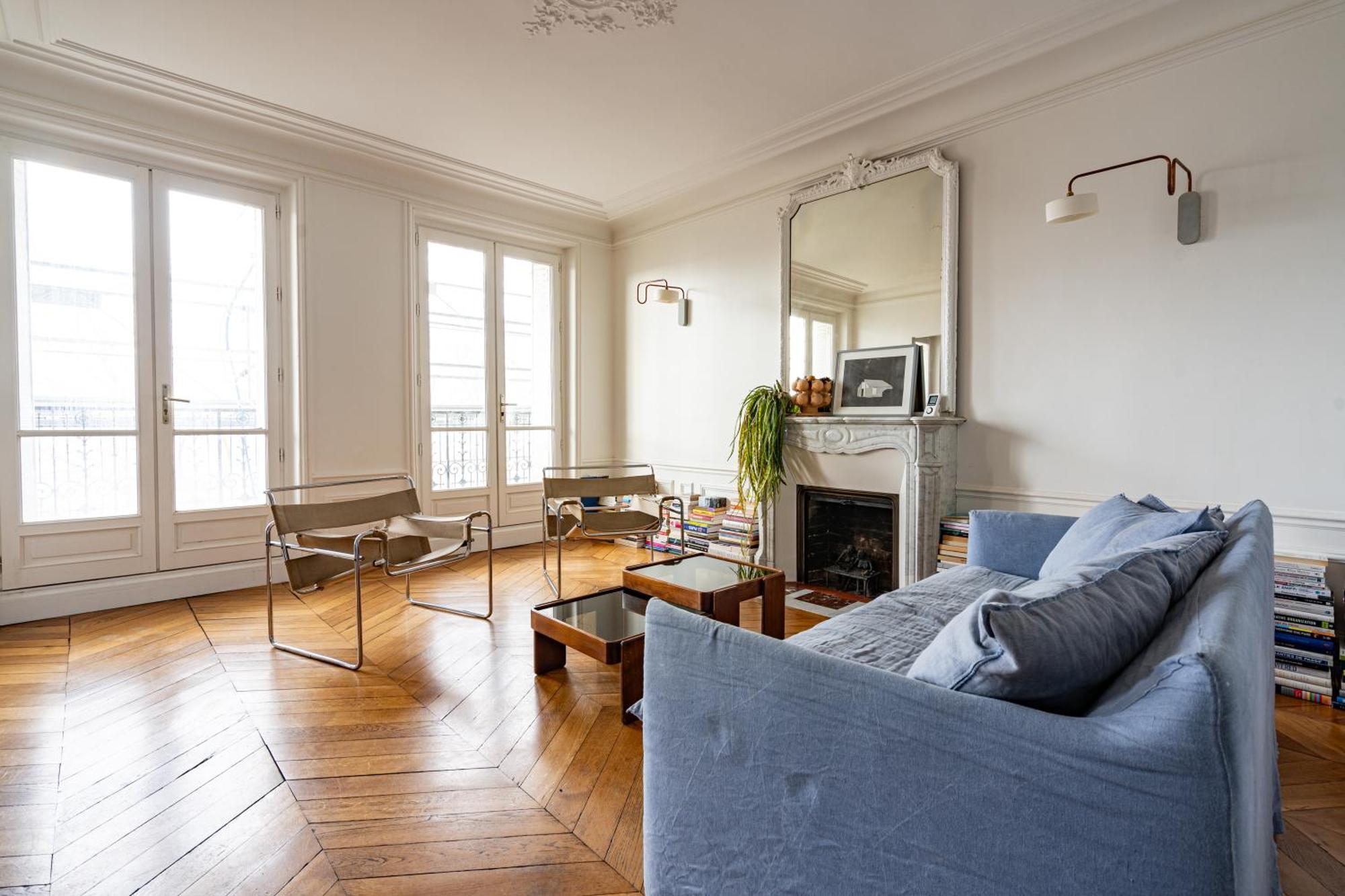 2 Bd Lovely Facing Canal St Martin Sleeps 6 Apartment Paris